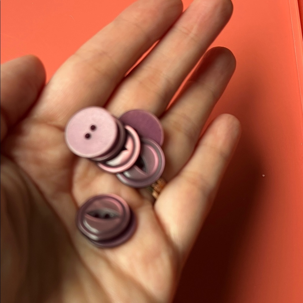 Vintage Buttons - Picture 5 of 6